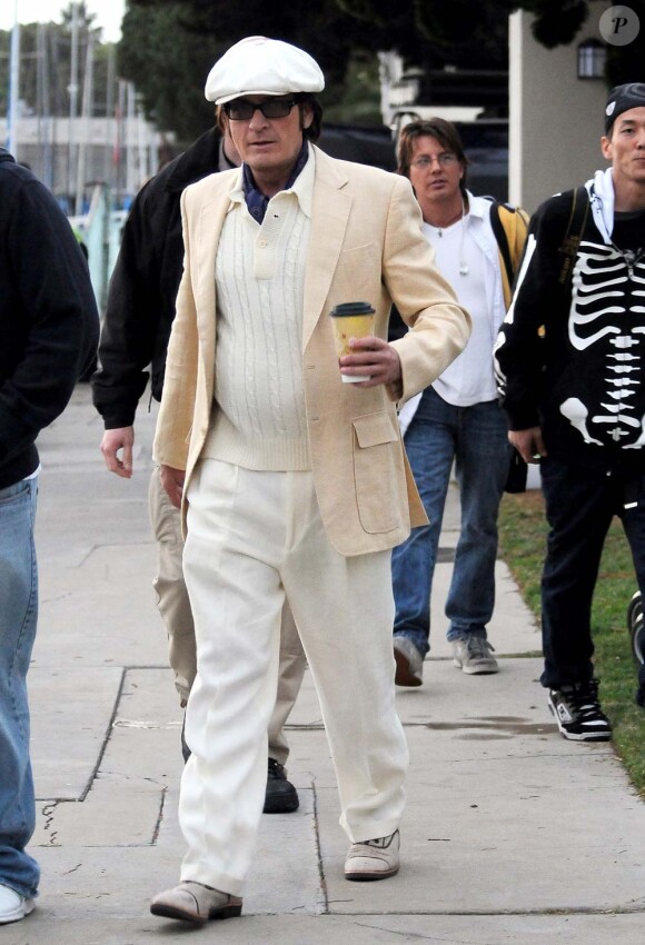 Charlie Sheen en tournage du nouveau film de Roman Coppola, à Los Angeles, le 18 novembre 2011.