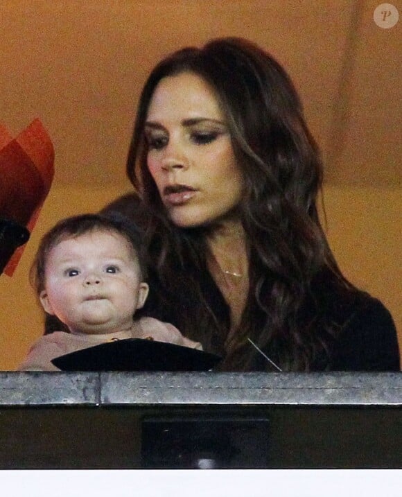 Harper Seven et sa mère Victoria Beckham, sont les deux femmes de la vie du footballeur David Beckham. Los Angeles, le 3 novembre 2011.