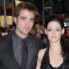 Les deux jeunes mariés Kristen Stewart et Robert Pattinson, à Londres pour la première de l'épisode Révélation de la saga Twilight. Le 16 novembre 2011.