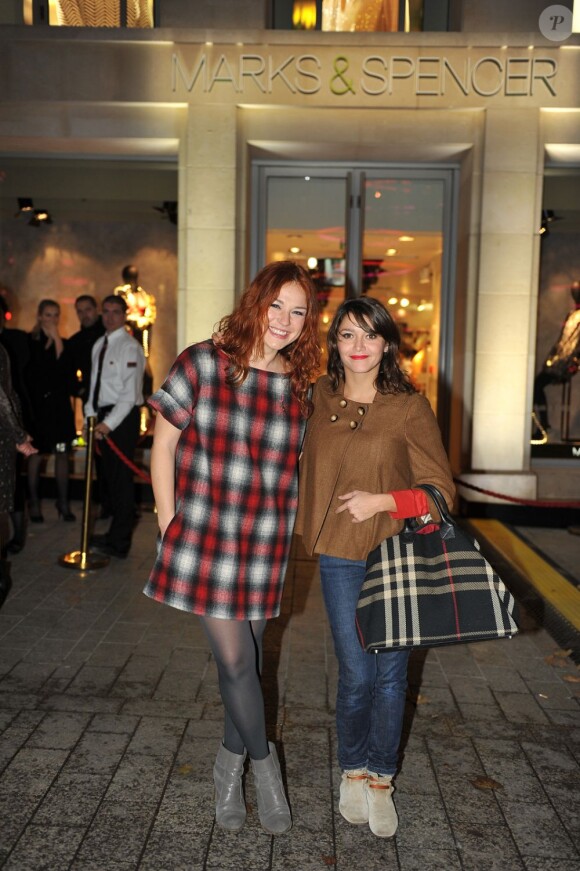 Emma de Caunes et Emilie Dequenne lors de la soirée d'inauguration de Marks & Spencer au Fouquet's à Paris