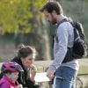 L'actrice Maggie Gyllenhaal, accompagnée de son mari et de sa fille pour une promenade dans Central Park. New York, le 25 novembre 2011.