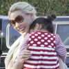 Katherine Heigl et sa petite Naleigh le 27 novembre 2011, à Los Angeles. Nancy, la maman de la comédienne, est à leurs côtés !
