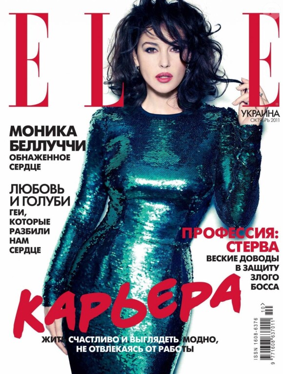 Monica Bellucci, habillée d'une robe Dolce & Gabbana en couverture du magazine Elle Ukraine. Octobre 2011.