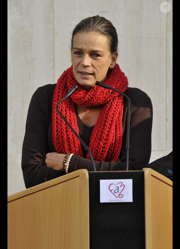 La princesse Stéphanie de Monaco s'exprime et rend hommage aux personnes décédées du virus du Sida le 28 novembre 2011 à Monaco