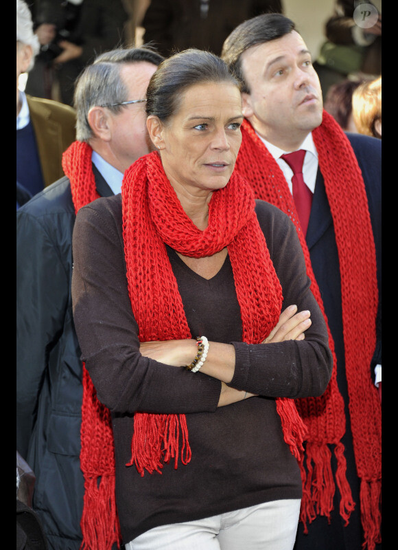 La princesse Stéphanie de Monaco rend hommage aux personnes décédées du virus du Sida le 28 novembre 2011 à Monaco