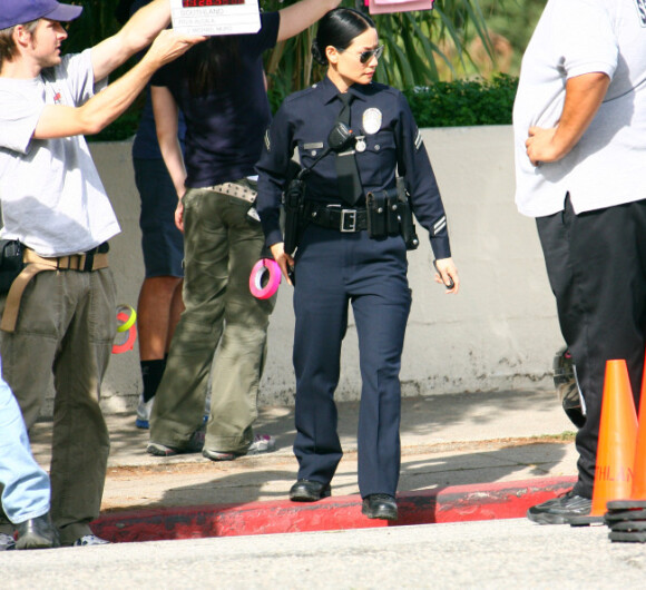 Lucy Liu sur le tournage de la série Southland, à Los Angeles le 28 novembre 2011.