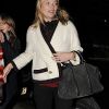 Kate Moss quitte sa maison où elle a inspecté les travaux. Le 30 novembre 2011