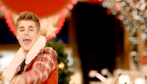 Justin Bieber dans le clip All I want for Christmas interprété en duo avec Mariah Carey. 
