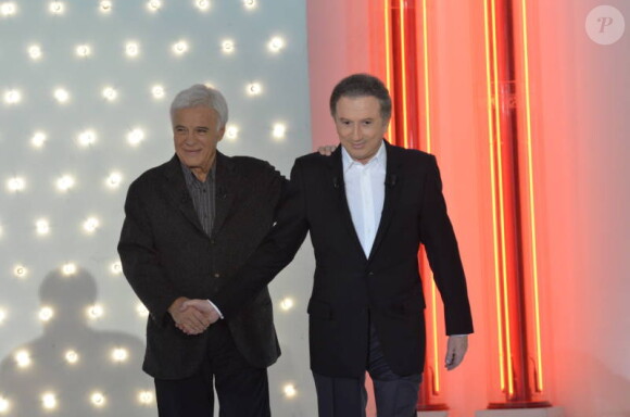 Guy Bedos et Michel Drucker dans l'émission Vivement Dimanche diffusée le 4 décembre 2011 - au Studio Gabriel le 1er décembre 211