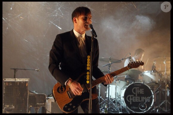 Le groupe The Feeling s'est produit lors de la soirée Burberry à l'ambassade de Grande-Bretagne le 1er décembre 2011