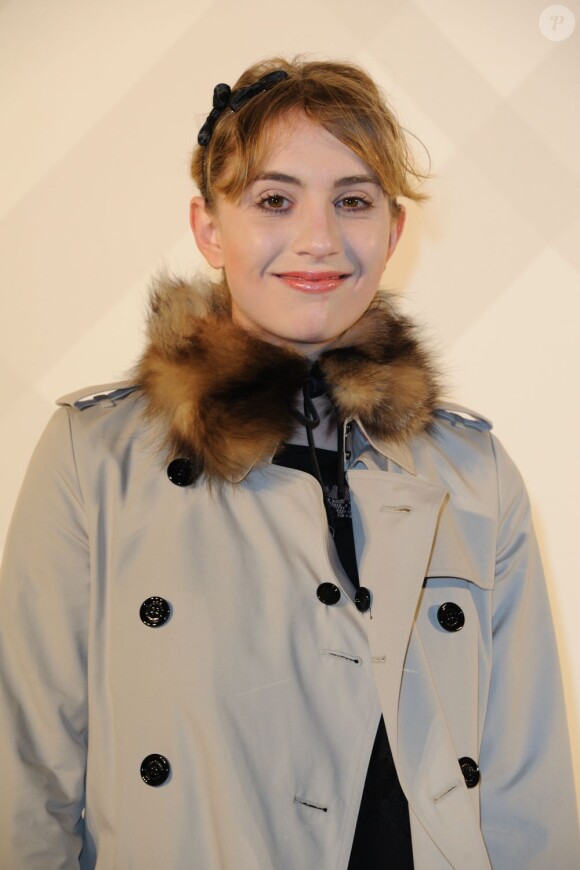 Lolita Chammah à la soirée Burberry organisée à l'Ambassade de Grande-Bretagne à Paris le 1er décembre 2011