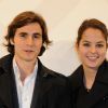 Anouchka Delon et son compagnon Julien Dereins à la soirée Burberry organisée à l'Ambassade de Grande-Bretagne à Paris le 1er décembre 2011
