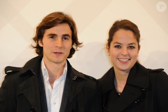Anouchka Delon et son compagnon Julien Dereins à la soirée Burberry organisée à l'Ambassade de Grande-Bretagne à Paris le 1er décembre 2011