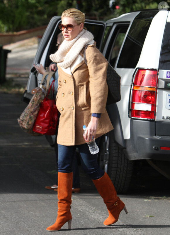 Katherine Heigl rentre chez elle à Los Angeles, le 1er décembre 2011.