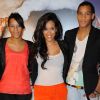 Amel Bent avec sa soeur et son frère lors de l'avant-première du dessin animé Happy Feet, à Paris. 4 décembre 2011