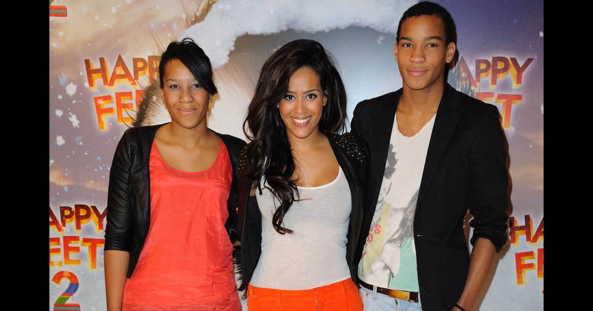 Amel Bent rayonnante entourée de son frère et sa soeur, et d'un gentil ...