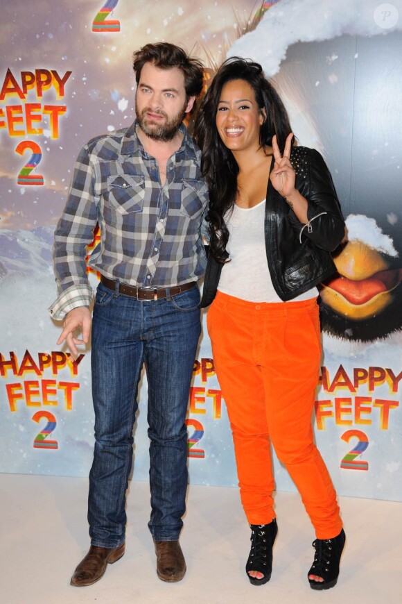 Amel Bent et Clovis Cornillac lors de l'avant-première du dessin animé Happy Feet, à Paris. 4 décembre 2011