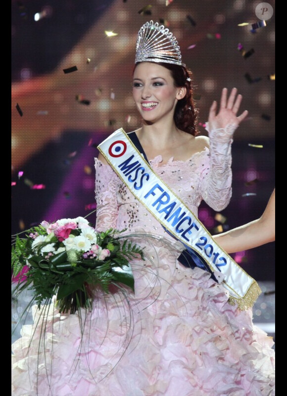 Delphine Wespiser, Miss France 2012 : son sacre le 3 décembre 2011 à Brest