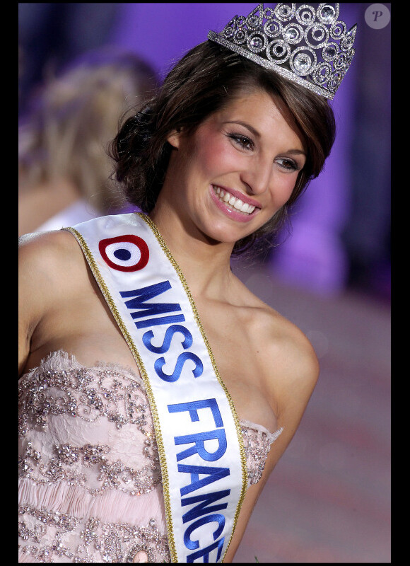 Laury Thilleman (Miss France 2011) : lors de son sacre à Caen en décembre 2010