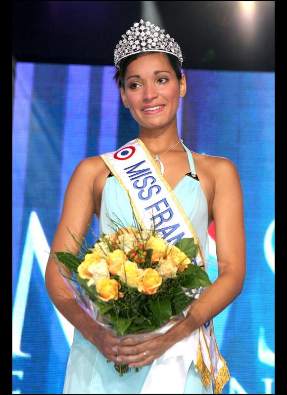 Cindy Fabre (Miss France 2005) lors de son sacre en décembre 2004