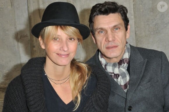 Sarah et Marc Lavoine au premier rang du défilé Chanel Paris-Bombay le 6 décembre 2011