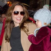 Angelina Jolie : Course aux cadeaux avec son amoureux et leurs six enfants !