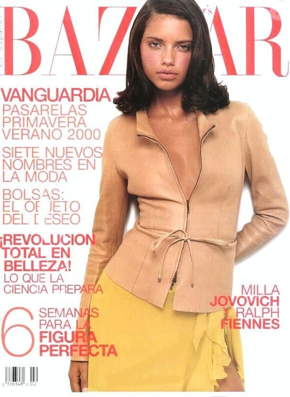 Adriana Lima, tout juste 19 ans à l'époque, en Une du Harper's Bazaar espagnol. 2000.