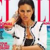 Adriana Lima, absolument radieuse et sexy en Chanel pour la Une du magazine Elle. Octobre 2011.