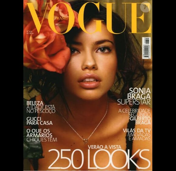 Octobre 2003 : la ténébreuse Adriana Lima faisait la couv' du Vogue brésilien.