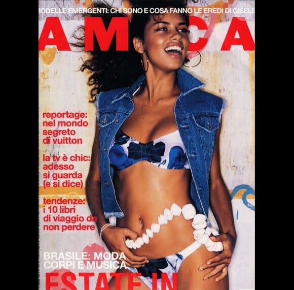 Adriana Lima, habillée d'un bikini et d'une veste en jean pour la Une d'Amica. Juin 2001.