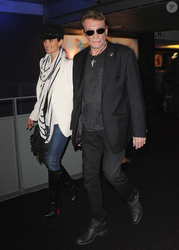 Johnny Hallyday et Laeticia à l'avant-première des Tribulations d'une caissière, à Paris le 12 décembre 2011.