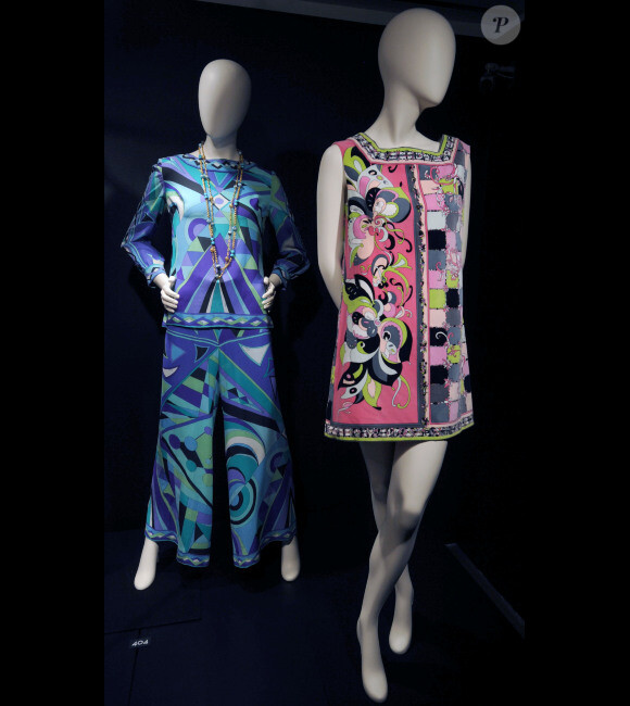 Les nombreuses robes d'Elizabzth Taylor, exposées le 1er décembre 2011 à Los Angeles.