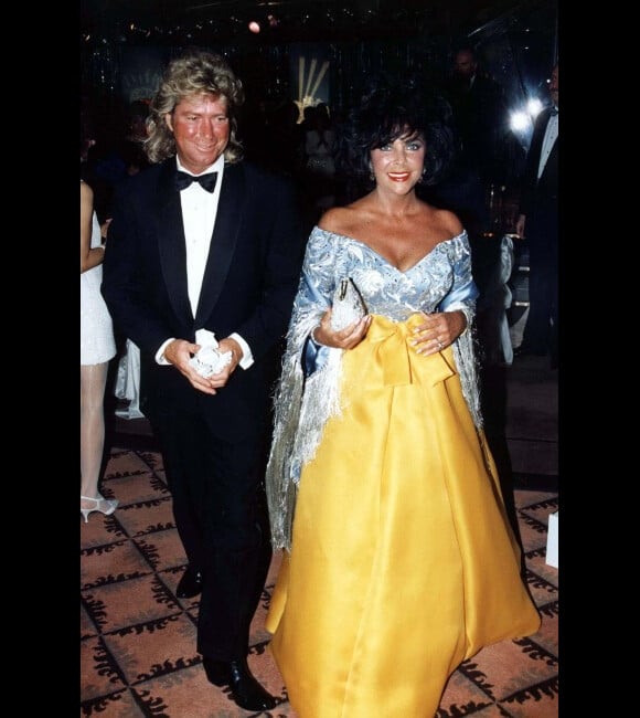 Elizabeth Taylor et Larry Fortensky, le 1er décembre 1997 à Los Angeles (archives).