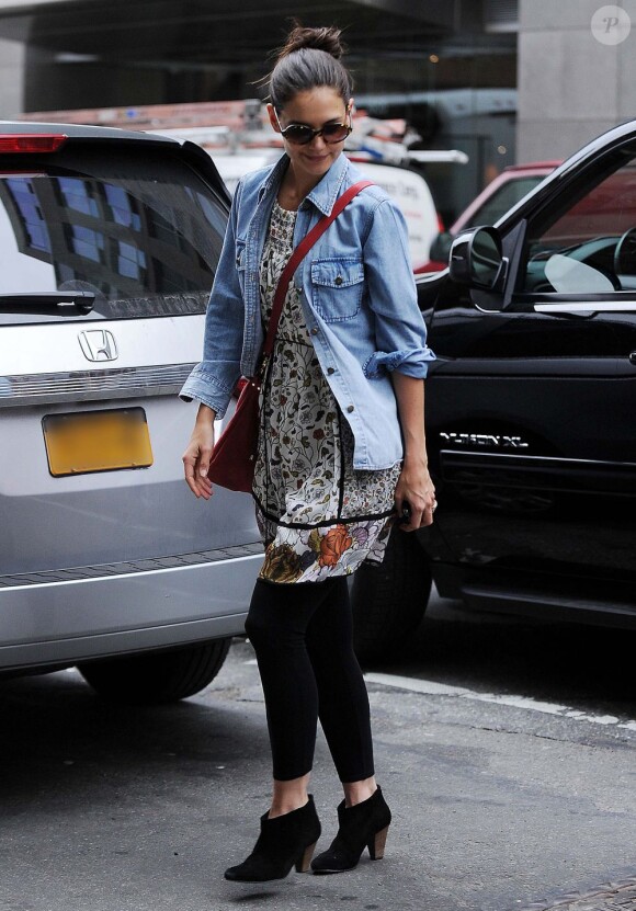 Katie Holmes en pleine balade à New York le 14 décembre 2011