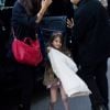 Suri Cruise en compagnie de sa maman Katie Holmes a ressorti ses talons dorés pour briller à New York. Le 14 décembre 2011
