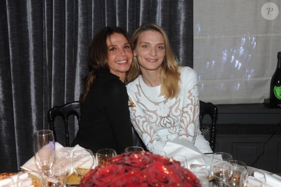 Victoria Abril et Sarah Marshall lors du dîner de l'Avent chez Castel, le 14 décembre 2011.