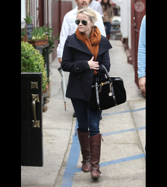 Reese Witherspoon et son mari Jim Toth, à Los Angeles le 17 décembre 2011.