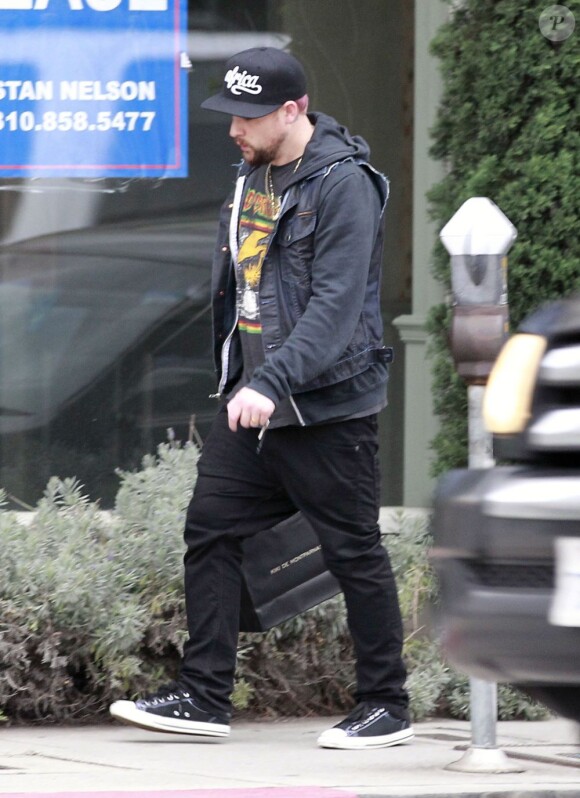 Joel Madden en pleine séance shopping à Los Angeles le 19 décembre 2011