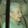 La reine Elizabeth II arrive à l'hôpital pour rendre visite à son époux, hospitalisé après une opération au coeur, le samedi 24 décembre 2011 à Londres.