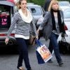 Jessica Alba est allée faire des courses de dernière minute à L.A en compagnie de sa maman. Le 23 décembre 2011