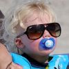 Le petit Amadeus Becker, fils de Boris Becker et Lilly Kerssenberg, profite d'un bain de soleil à South Beach à Miami le 23 décembre 2011