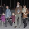 La princesse Letizia d'Espagne et ses filles Leonor et Sofia, la reine Sofia, le prince Felipe, la princesse Elena et ses filles Froilan et Victoria Federica, assistent au spectacle du Cirque du Soleil, le vendredi 23 décembre à Madrid.