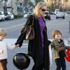 Sharon Stone et ses deux fils à Beverly Hills, le 24 décembre 2011.