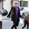 Sharon Stone et ses deux fils ont effectué des achats de Noël de dernière minute à Beverly Hills, le 24 décembre 2011.