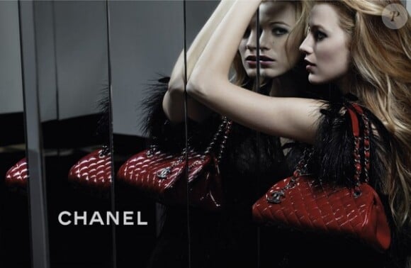 Blake Lively, égérie des sacs Mademoiselle de Chanel.