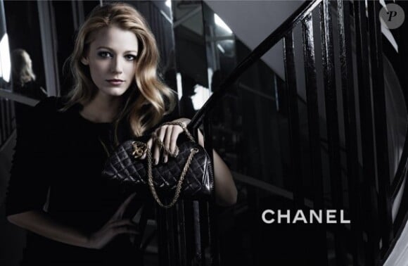 Blake Lively, égérie des sacs Mademoiselle de Chanel et fatale sous l'objectif de Karl Lagerfeld.