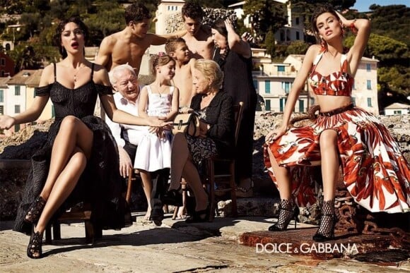 Monica Bellucci et Bianca Balti posent pour les visuels printemps-été 2012 de Dolce & Gabbana.