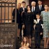 Monica Bellucci et Bianca Balti posent pour une photo de famille façon Dolce & Gabbana.