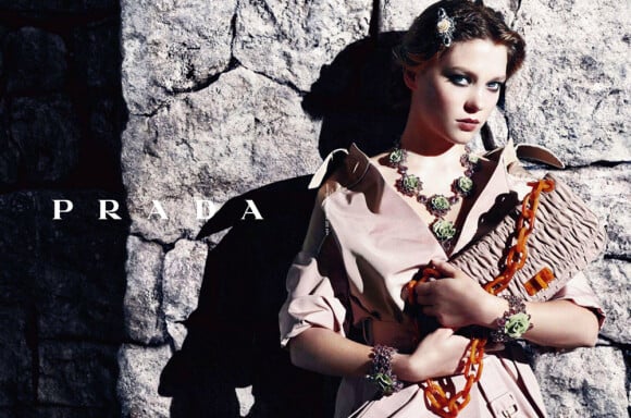 Léa Seydoux est devenue l'égérie de la collection Croisière 2012 par Prada.