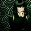 Jessie J dans le clip de Domino, single inédit dévoilé le 26 décembre 2011 de la réédition de son album Who you are.
